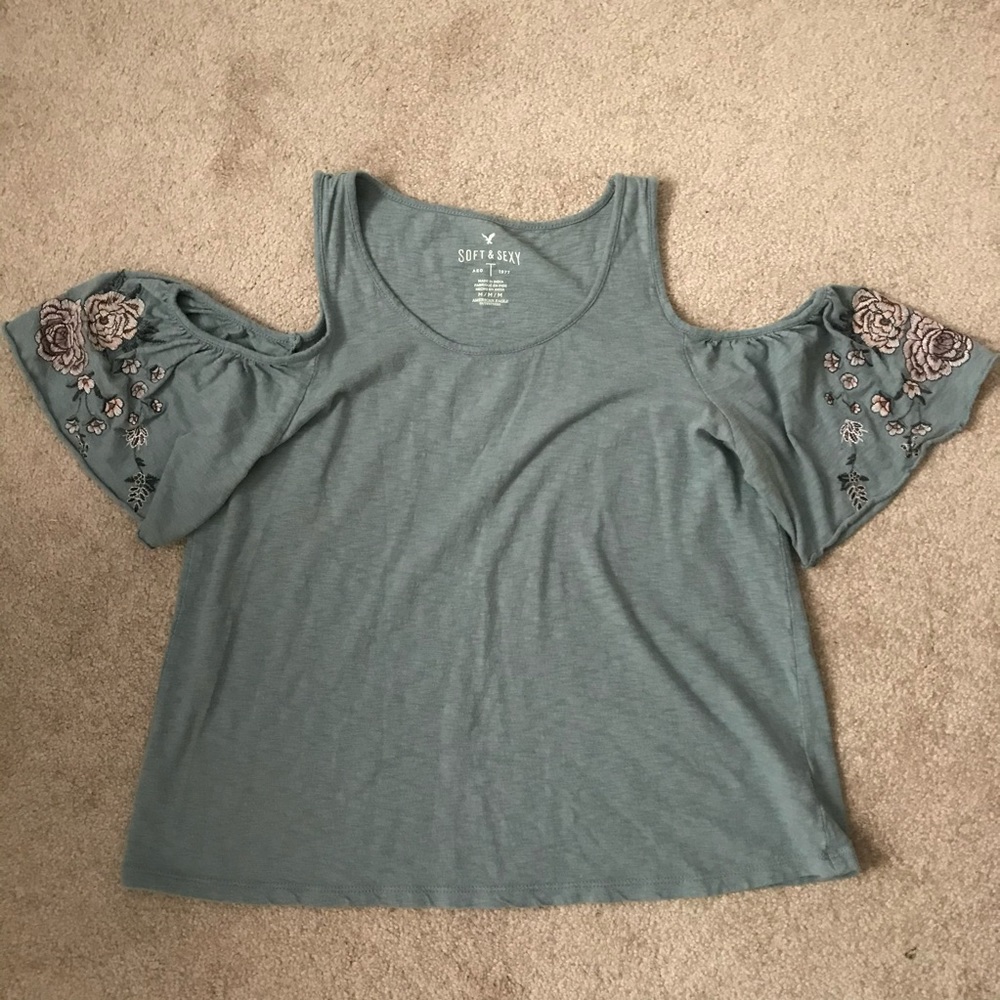 AMERICAN EAGLE: cold shoulder top